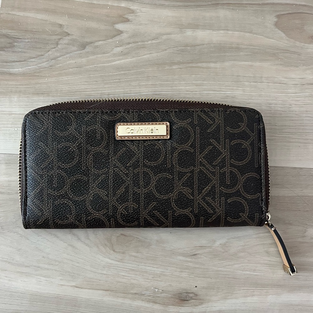 NEVER USED Calvin Klein Moon Signature Wallet